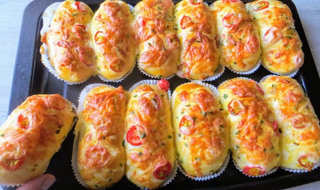 10-Minuten-Pizza-Brötchen-aus-dem-Backofen