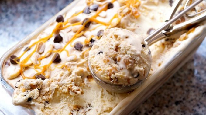 3-Zutaten-Snickers-Eis-ohne-Eismaschine