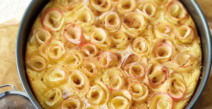 Apfel-Rosenkuchen-mit-Vanillecreme