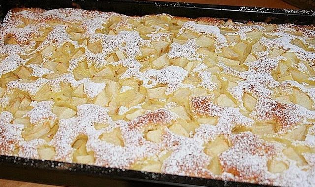 BLITZSCHNELLER-APFELKUCHEN-IN-10-MINUTEN-BEREIT-FÜR-DEN-OFEN