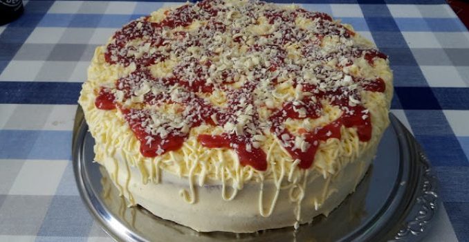Erdbeer-Spaghettieis-Torte