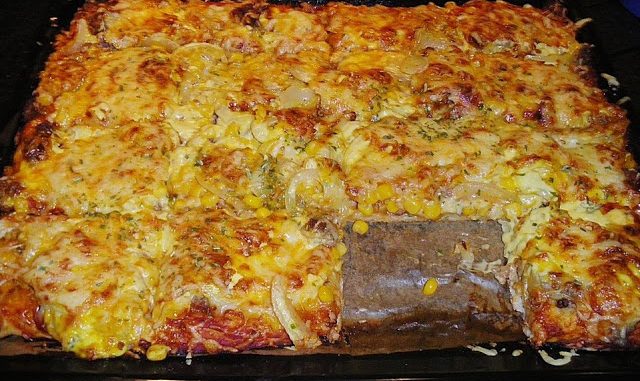 Hackfleisch-Pizza-mit-Sauce-Hollandaise