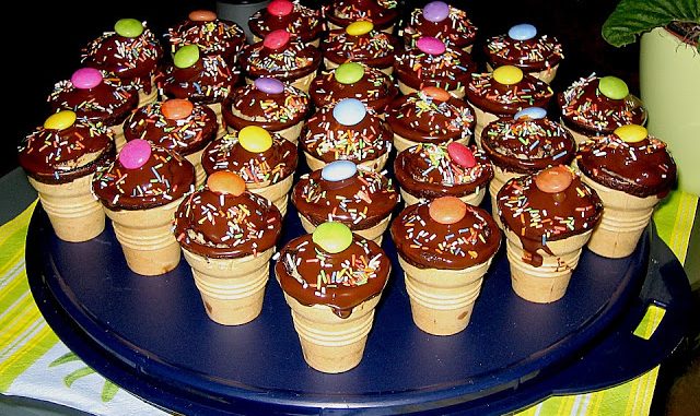 Kleine-Kuchen-im-Waffelbecher