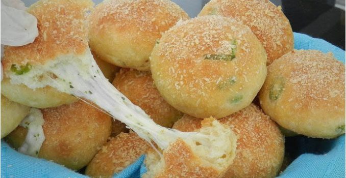 Knoblauch-Mozzarella-Brötchen