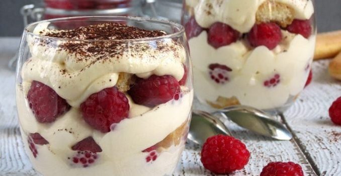 Low-Carb-Himbeer-Käsekuchen-im-Glas-Einfach-und-schnell