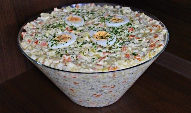 POLNISCHER-GEMUSESALAT-MIT-MAYONNAISE