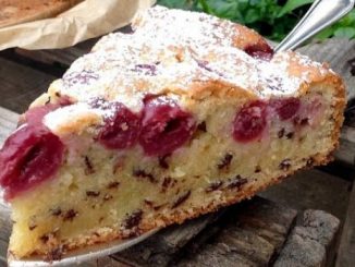 Saftiger rührkuchen mit kirschen
