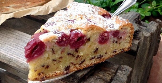 Saftiger rührkuchen mit kirschen Saftiger rührkuchen mit kirschen