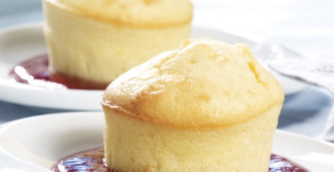 Schmandmuffins-mit-Himbeerspiegel