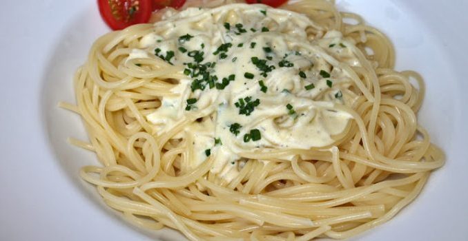 Spaghetti-mit-Knoblauch-Käsesauce