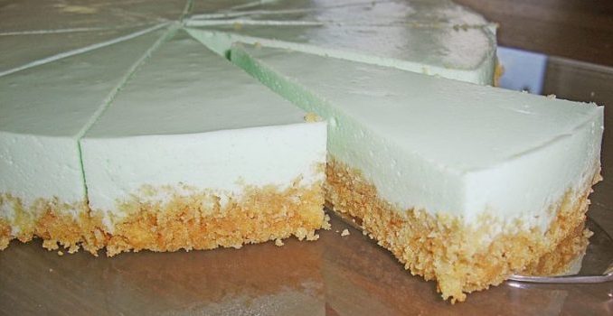 Waldmeister-–-Philadelphia-–-Torte