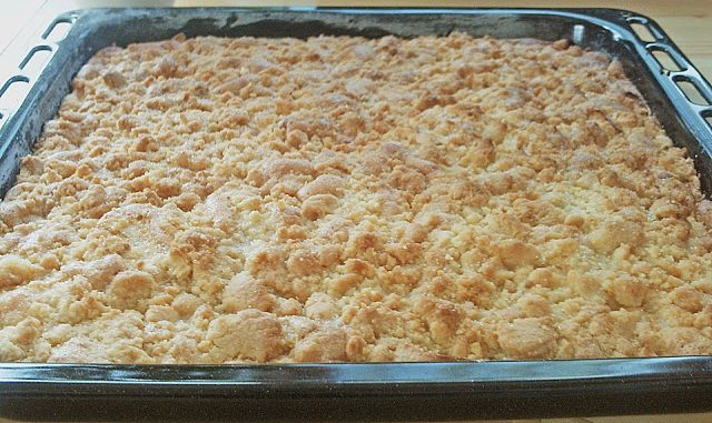 Apfelkuchen-nach-Omas-Art-mit-Butterstreuseln
