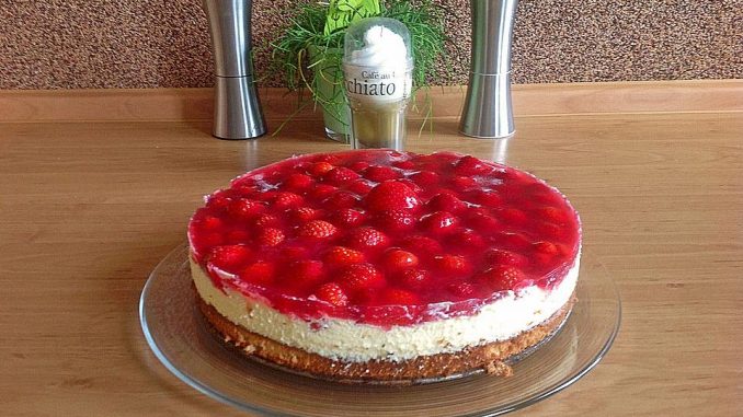 Erdbeerkuchen-mit-Schmand-Vanillecreme