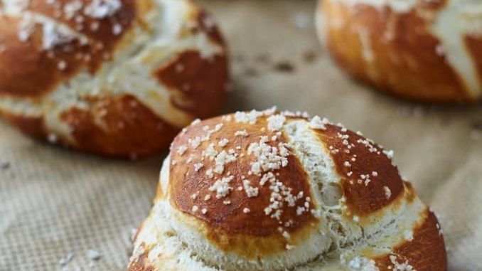 Frische-Laugenbrötchen