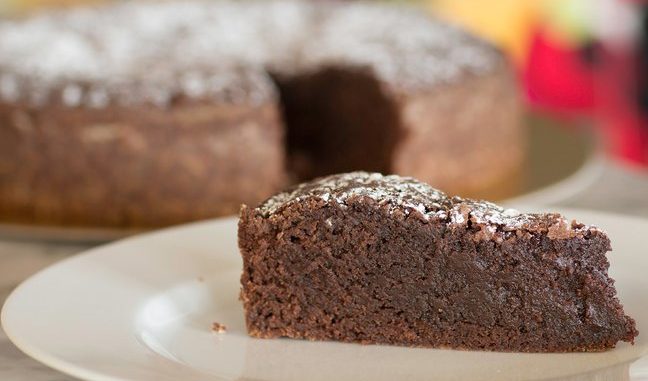 Für-diesen-leckeren-Schokokuchen-brauchen-Sie-nur-drei-Zutaten-und-nicht-viel-Zeit