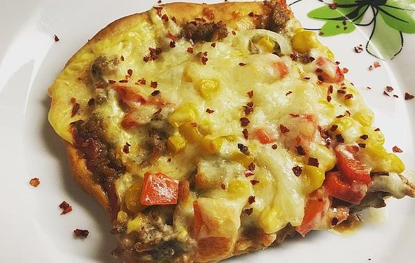 hackfleisch-pizza-mit-sauce-hollandaise