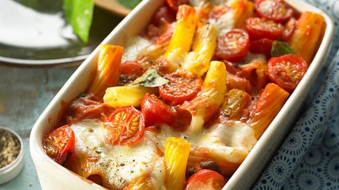 cremiger-nudelauflauf-mit-tomaten-und-mozzarella