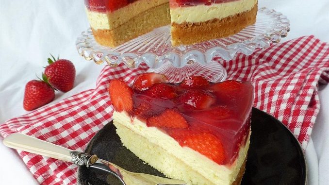 erdbeerkuchen-mit-schmand-vanillecreme