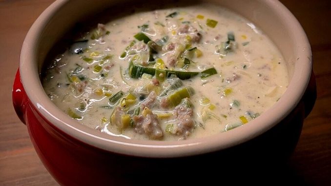 kaese-lauch-suppe-mit-hackfleisch