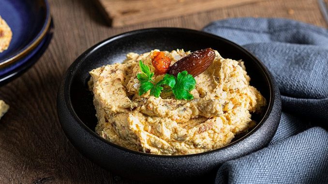 pikanter-dattel-frischkaese-dip