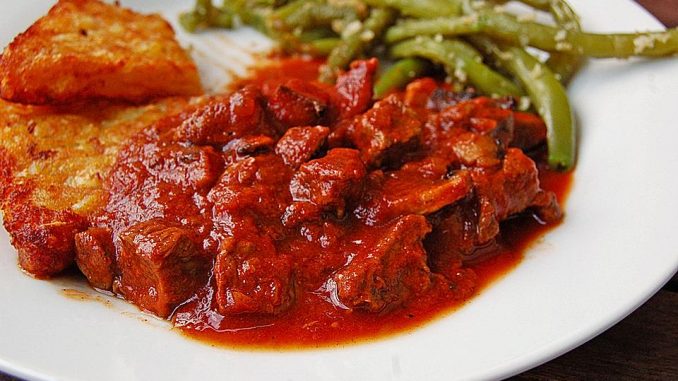 ungarisches-gulasch-poerkoelt