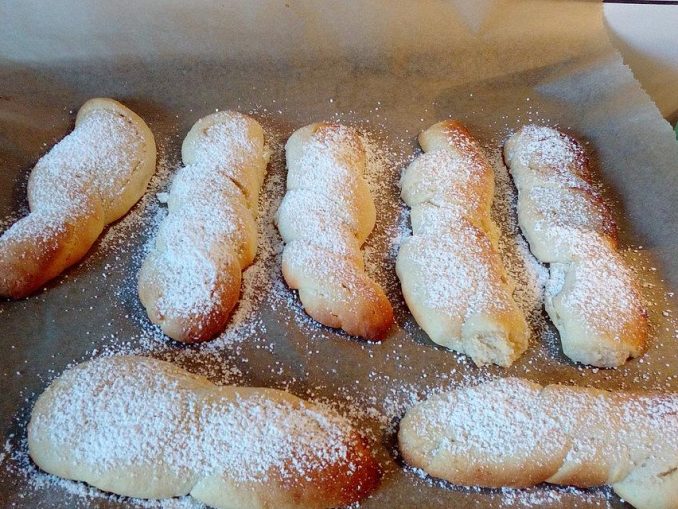 Griechische Reisnudeln mit Geflügel und Schafskäse – Plus Rezept