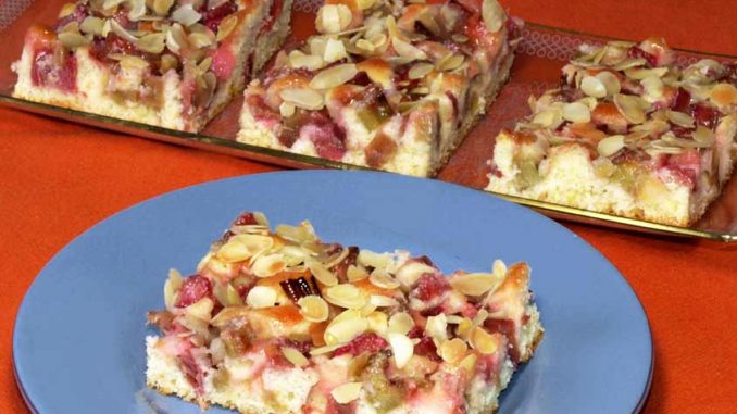 Rhabarberkuchen vom Blech - Plus Rezept