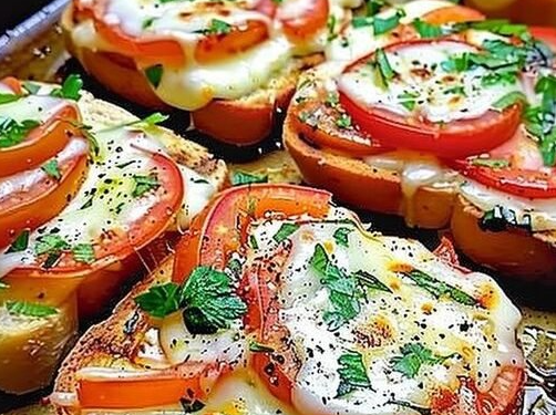 Heute Abend vor dem Abendessen Tomaten Mozzarella Toast im Ofen gebacken