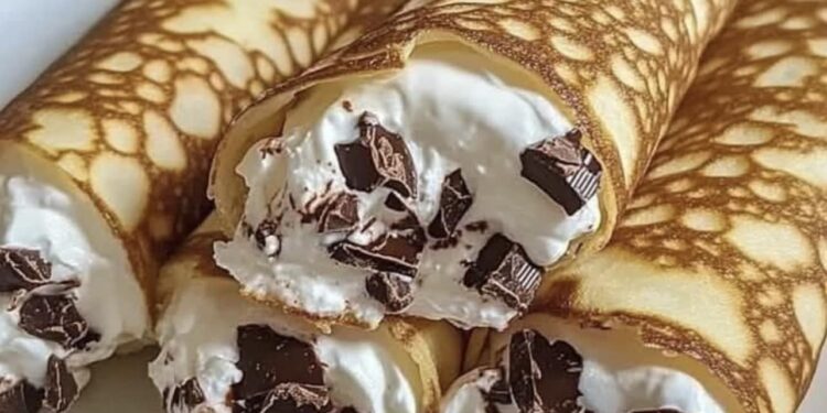 Schokoladen-Crêpes mit Sahnefüllung